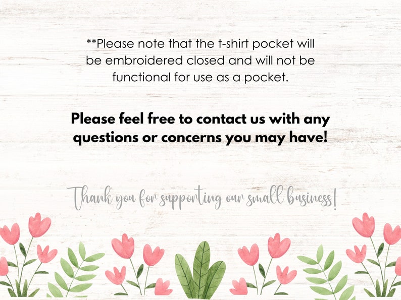 Pode incluir: Um fundo branco com uma borda floral e texto que diz: "**Observe que o bolso da camiseta ser&aacute; bordado fechado e n&atilde;o ser&aacute; funcional para uso como bolso. Sinta-se &agrave; vontade para entrar em contato conosco se tiver alguma d&uacute;vida ou preocupa&ccedil;&atilde;o! Obrigado por apoiar nosso pequeno neg&oacute;cio!"