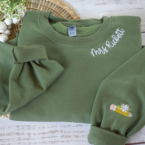 Custom Teacher Name Embroidered Sweatshirt, Personalized Teacher Sweater for Back to School, Teach Sweatshirt Crewneck, Gift for Teacher