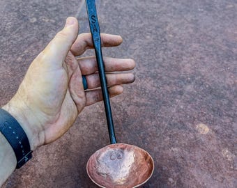 Koperen en stalen pollepel