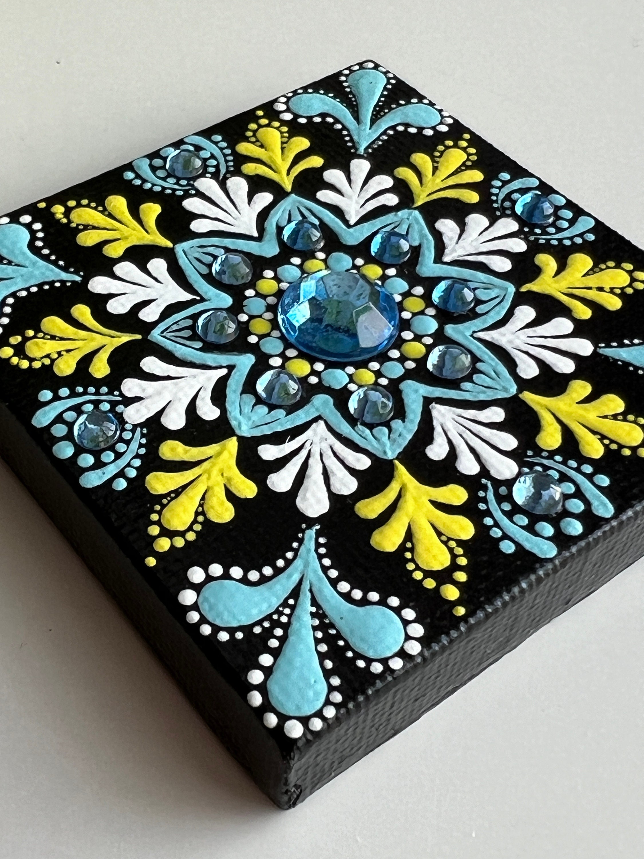 Mandala Design Car Magnet - 5 Inch Reusable Vinyl Decal For Refrigerator & Vehicles