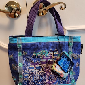 Bolso mini Laurel Burch con gatos y mariposas en índigo