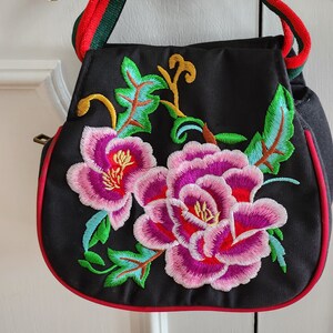 Bolso con diseño de peonía bordado Listo para enviar al día siguiente