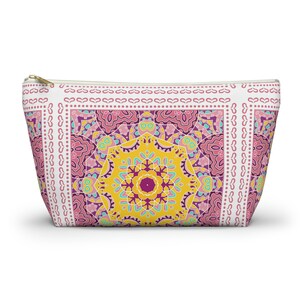 Kallos Collection Accessory Pouch w T-bottom (Pink Doodle)