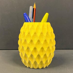 Wavy Textured Pen Holder