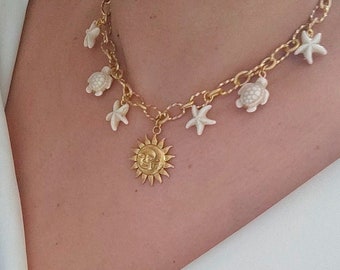 Collier SUN • Chaîne en  acier inoxydable • Breloques tortues et étoiles de mer Howlite •Bijoux  Breloques chaîne vintage, Cadeau pour elle