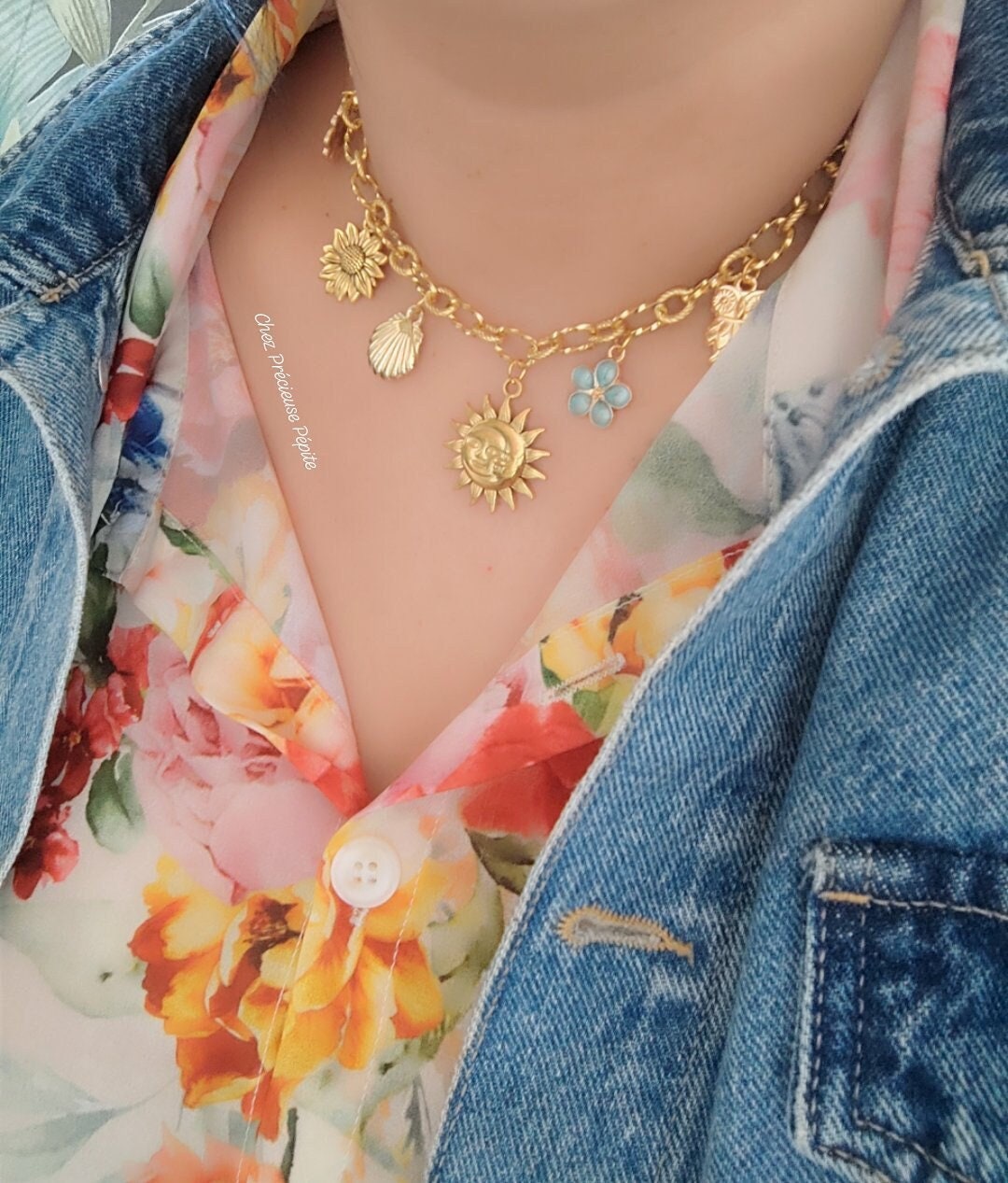 Un ange avec une trompette et les mots ange sur elle | Vecteur Premium