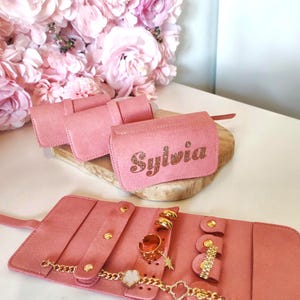 Sacchetto portagioielli rosa personalizzato con nome • Portagioielli/rotolo in pelle scamosciata • Borsa portagioielli per viaggio, compleanno donna