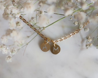 Collier Toi & Moi Collier initial, DEUX charmes initiaux, collier personnalisé, estampillé à la main au Dremel , collier en acier inoxydable