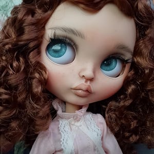 Lalka Blythe na zamówienie OOAK, ręcznie robiona lalka Blythe, unikatowa lalka Blythe, słodka lub gotycka lalka Blythe, spersonalizowany prezent, wykonana na zamówienie zdjęcie 12