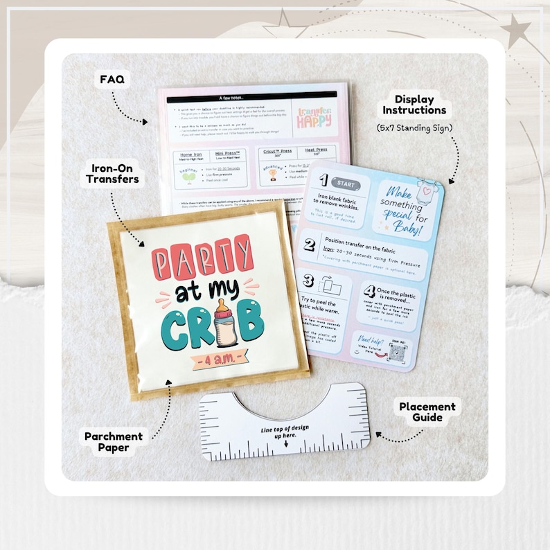 K&ouml;nnte beinhalten: Eine Sammlung von B&uuml;geltransfer-Zubeh&ouml;r, darunter eine Pergamentpapierverpackung mit dem Text "PARTY at my CRAB -4 am-", Display-Anweisungen und eine Platzierungsanleitung. Die Display-Anweisungen lauten "Make something special for Baby!"