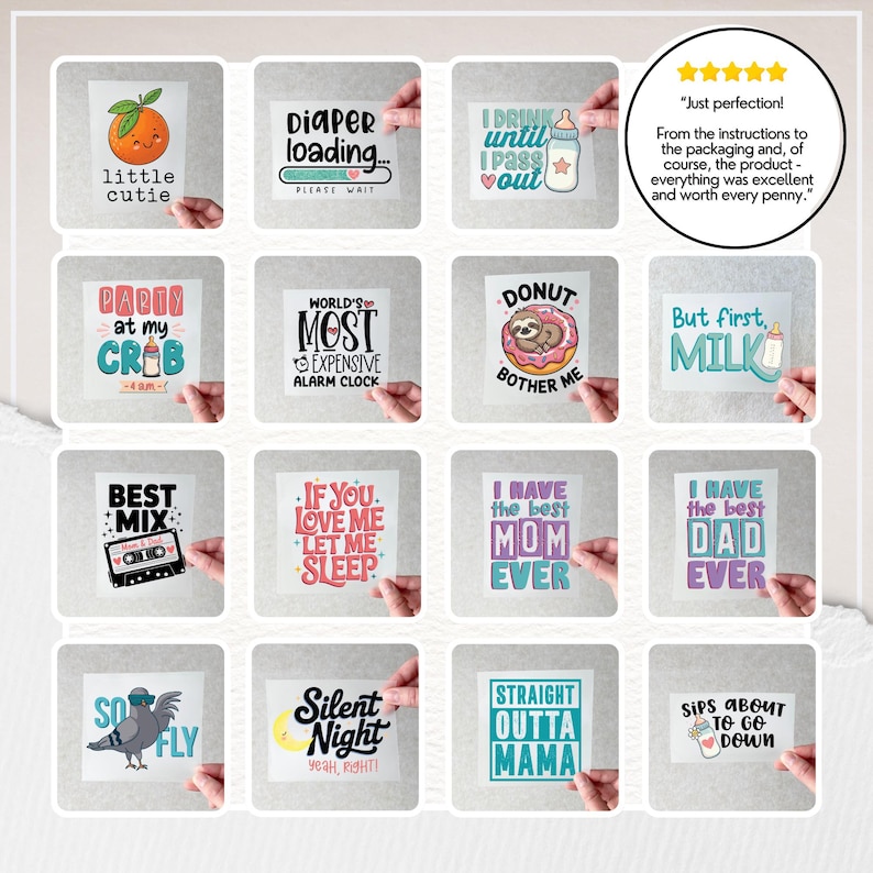 K&ouml;nnte beinhalten: Eine Sammlung quadratischer Aufkleber mit verschiedenen Designs und Texten. Designs umfassen eine Orange mit "little cutie", eine Kassette mit "BEST MIX" und ein Faultier in einem Donut mit "DONUT BOTHER ME". Andere Aufkleber haben S&auml;tze wie "I RAVE the best MOM EVER".