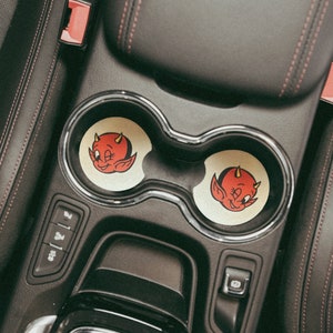 Juego de dos posavasos para coche con diseño de tatuaje imagen 3