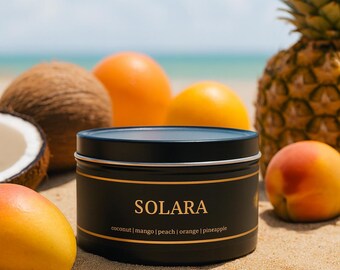 Kerzen aus Blech - Solara; Mango Kokosnuss Duftkerze, Lateinisch inspirierte Dekoration, Island Vibes, Tropische Mango Kokosnuß Milch, Frische & Lebhafte Atmosphäre