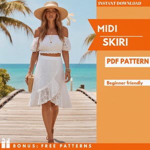 Pode incluir: Uma mulher usando um top branco com ombros de fora e uma saia midi com detalhes vazados, combinados com um chapéu e uma bolsa de palha. A imagem inclui o texto "Midi Skirt", "PDF Pattern" e "Beginner friendly".
