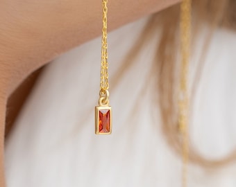 Personalisierte Baguette Birthstone Halskette, Eleganter Edelstein Schmuck für Jahrestag oder Schwangerschaft enthüllen