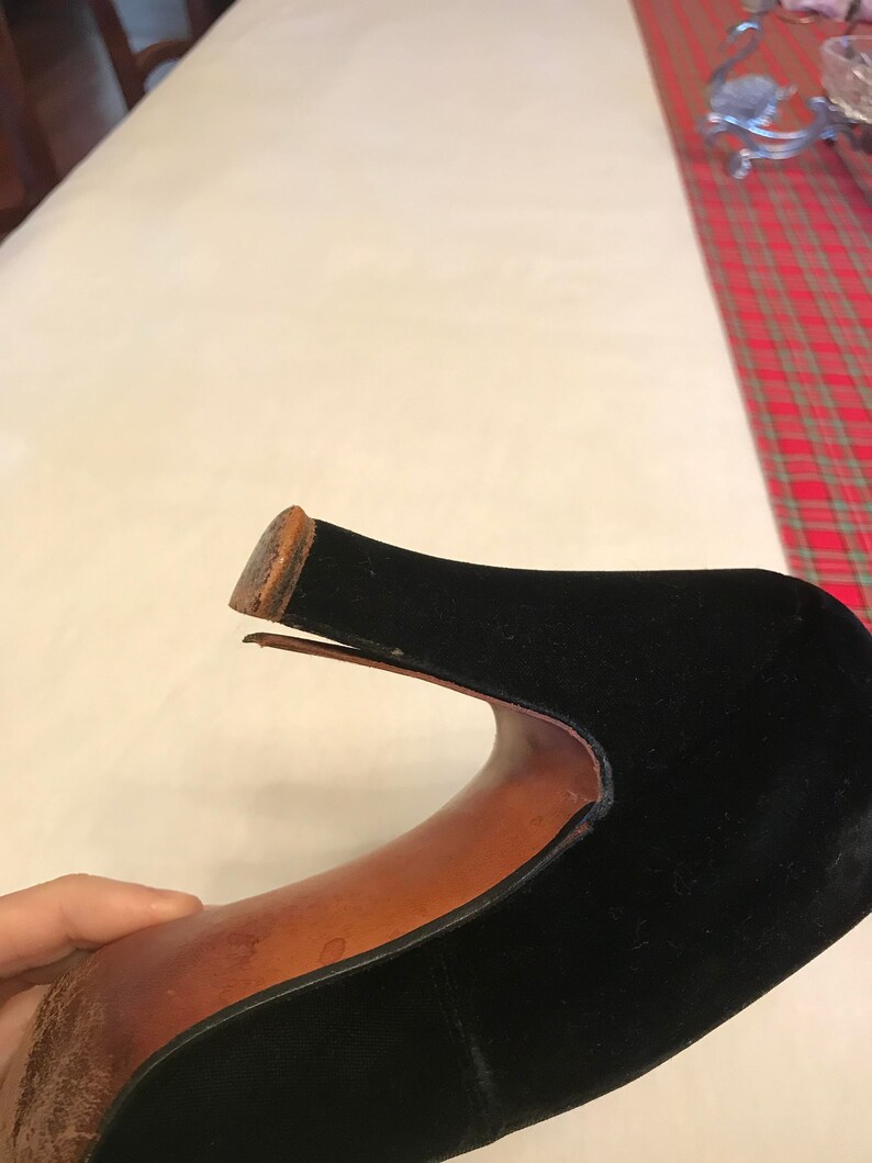 50s black velvet pumps: rhinestone, embellished, round toe, vintage, evening shoe Bild 5