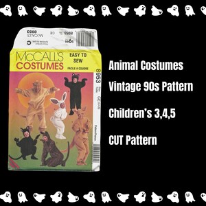 Può includere: Un modello di costume McCall's vintage con vari costumi di animali per bambini. Il modello include disegni per un leone, un orso, un coniglio, un canguro e altri animali. Il modello è per taglie per bambini 3, 4 e 5.