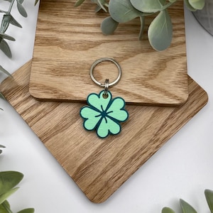 Trèfle à quatre feuilles / trèfle - médaille imprimée en 3D, St Paddy's, porte-bonheur, Saint-Patrick, cadeau, porte-clés