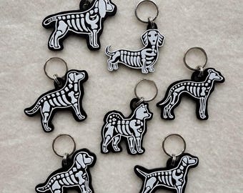 Medaglietta identificativa Skeledog personalizzata: portachiavi stampato in 3D con razza di cane per Halloween