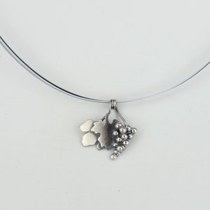 Pendant with vine leaf and grape