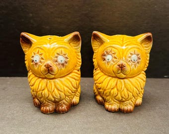Vintage ceramic cat salt and pepper shakers with googly eyes 1960s