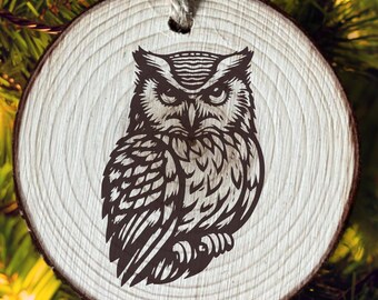 Adorno personalizado de búho en forma de rodaja de madera: nombre grabado, decoración rústica.
