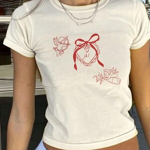 Aangepaste initialen Heart Lock baby-T-shirt, Coquette Cherub Graphic Top
