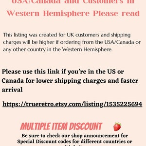 Peut inclure: Texte sur fond cr&egrave;me : "USA/Canada et clients de l'h&eacute;misph&egrave;re occidental, veuillez lire." Des informations sur les frais d'exp&eacute;dition et un lien vers une annonce Etsy sont inclus. Le nom de la boutique "TRUERETRO" est en bas.