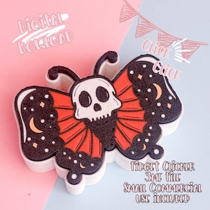 Op de afbeelding: Een vlindervormige fidget clicker in wit, zwart en rood, met een schedelontwerp. De zwarte vleugels hebben witte stippen en halve manen. Tekst omvat "Digital Download" en "Click Click Click".