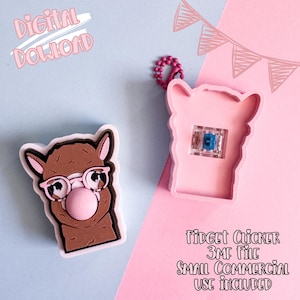 Puede incluir: Dos clickers antiestrés con forma de llama. Uno es marrón con gafas y una burbuja rosa. El otro es rosa con un clicker azul y transparente. El texto dice "Descarga digital" y "Archivo 3MF Fidget Clicker, uso comercial pequeño incluido."