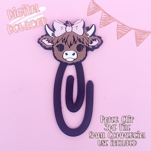 Op de afbeelding: Een eigenzinnige paperclip met een cartoon koeienkop met een roze strik en een bruin en wit gezicht. De clip is zwart en heeft een lusvormig ontwerp. De tekst op de afbeelding luidt "Digital Download" en "Paper Clip 3MF File Small Commercial Use Included."