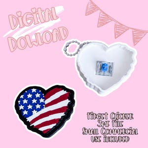 Puede incluir: Un fidget clicker en forma de corazón con un patrón de bandera estadounidense azul, blanca y roja en un lado y una carcasa blanca con un interruptor mecánico azul en el otro. El artículo incluye una cadena de bolas y el texto DIGITAL DOWNLOAD y FIDGET CLICKER 3MF FILE SMALL COMMERCIAL USE INCLUDED.