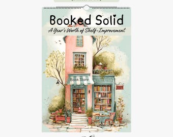 Puede incluir: Un calendario de pared titulado Booked Solid: A Year's Worth of Shelf-Improvement, con una ilustración en acuarela de un edificio alto de color rosa con una librería en la planta baja, llena de estanterías de libros, un toldo a rayas y asientos.