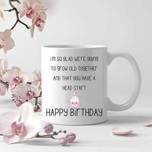 11 Unzen Keramikbecher, Geburtstagsgeschenke, Geburtstagsbecher, Geburtstagskuchen, bitte haben Sie Geduld mit mir, ich bin aus dem 1900, lustige Geburtstagsgeschenke, Geschenk für alte Person
