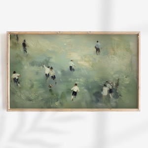 Könnte beinhalten: Ein Ölgemälde zeigt ein Fußballspiel. Spieler in weißen und schwarzen Trikots sind über ein grünes Spielfeld verteilt, mit einem Ball im Spiel. Das Kunstwerk ist in einem hellbraunen Holzrahmen gerahmt.