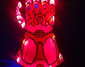 インフィニティ ガントレット LED ライトにはリモコンが付いており