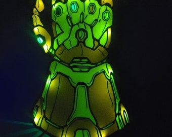 インフィニティ ガントレット LED ライトにはリモコンが付いており