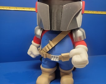 Figura mandaloriana de Mario con cabeza giratoria. 12 pulgadas de alto
