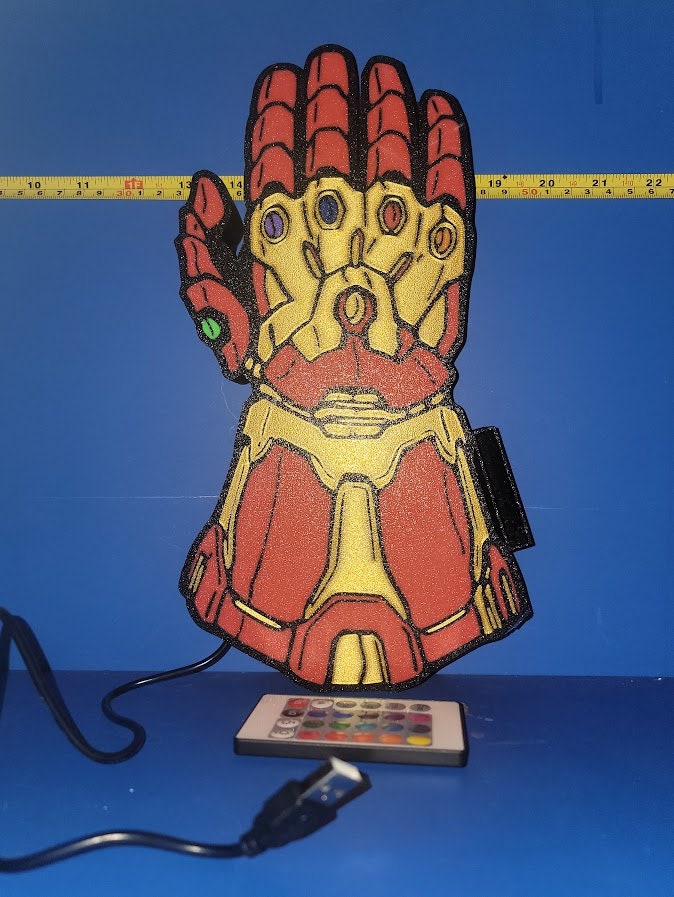 インフィニティ ガントレット LED ライトにはリモコンが付いており