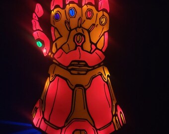インフィニティ ガントレット LED ライトにはリモコンが付いており