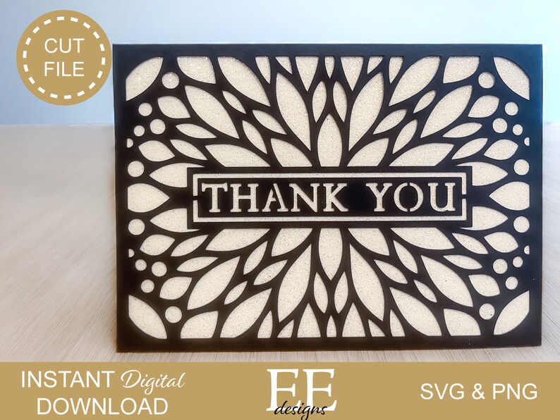 Puede incluir: Tarjeta de agradecimiento en blanco y negro con un dise&ntilde;o floral. La tarjeta tiene un dise&ntilde;o recortado de hojas y c&iacute;rculos. Las palabras "Gracias" est&aacute;n en el centro de la tarjeta.