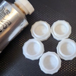 5 Paint Caps Winsor & Newton 200ml / 6.75 oz. Oil/Acrylic. 3D Printed Replacement Paint Lids.