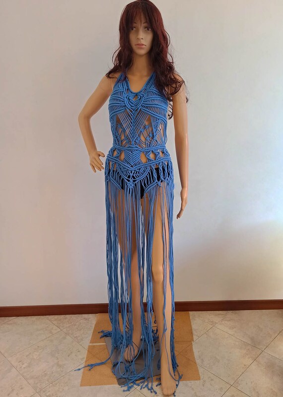 Revealing summer shop dress