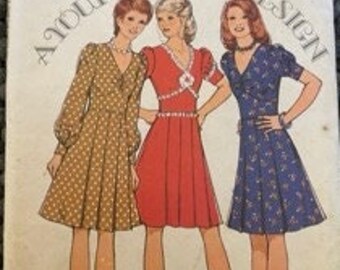 1970s Dress Sewing Pattern, Style 4440, Size 10