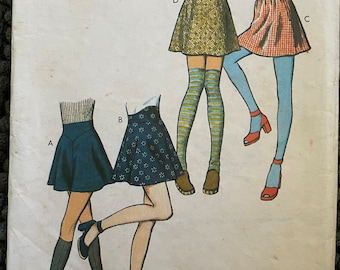 Seventies Micro Skirt Sewing Pattern – Vintage Style 3574, Size 12