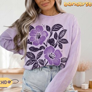 Vintage Linocut Floral Sweatshirt: Comfort Colors Colorblock Wildflowers Crewneck, Cottagecore Style