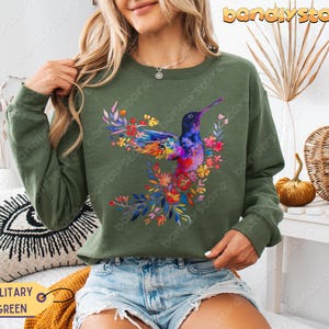 Floral Hummingbird Sweatshirt | Vintage Hummingbird Graphic Sweater, Cottagecore Bird Sweatshirt, Birdwatching Shirt, Hummingbird Gifts