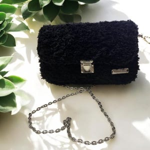 Einzigartiges Geschenk für Frauen, Handgestrickte Tragetasche - Bast mit Häkelblumenmotiv, Handwerker Geburtstagsartikel für besondere Anlässe