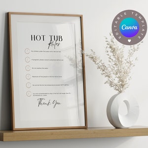 Peut inclure: Une affiche encadrée avec un fond blanc et du texte noir qui dit "Hot Tub Rules". Les règles sont énumérées avec des numéros et comprennent : Pas d’enfants de moins de cinq ans dans le bain à remous, Si vous êtes enceinte, veuillez consulter un médecin avant de l’utiliser, Ne réglez pas l’eau, Maximum de cinq personnes dans le bain à remous à la fois, Ne laissez pas la température du bain à remous dépasser 104 °F (40 °C), Il n’est pas recommandé de rester dans le bain à remous plus de 15 à 20 minutes à la fois, Merci.