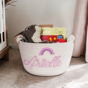Personalisierter handgemachter Baby-Geschenkkorb • Baby-Geschenk • Baby-Dusche-Geschenk • Babykorb • Spielzeugorganisator • Baumwollseilkorb, Spielzeugkorb für Babys